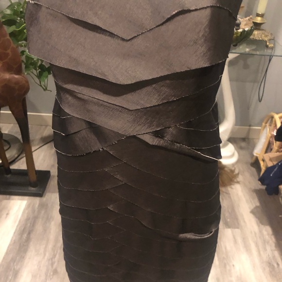 NWT.  Fun & flirtydress from LE CHATEAU. - Picture 3 of 6